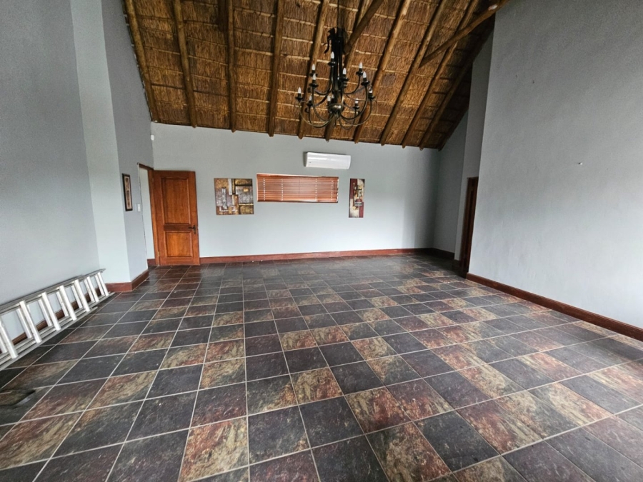 5 Bedroom Property for Sale in Boschenvaal River Front Lodges Free State